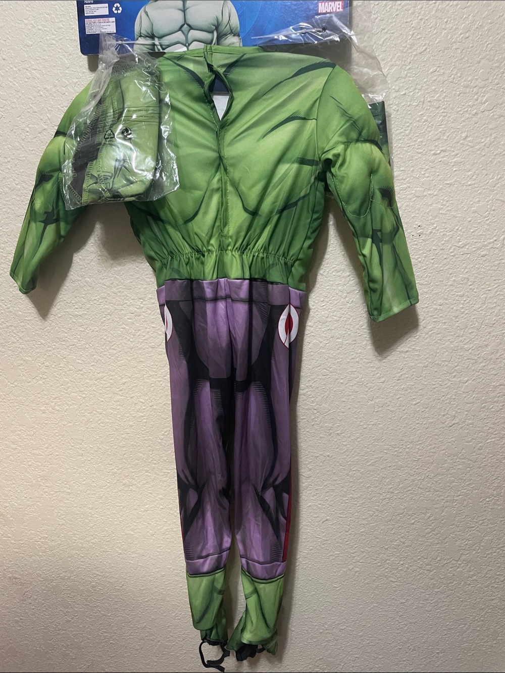 Marvel Avengers Child's Hulk Costume. NWT. Size 3T/ 4T. - Picture 8 of 9